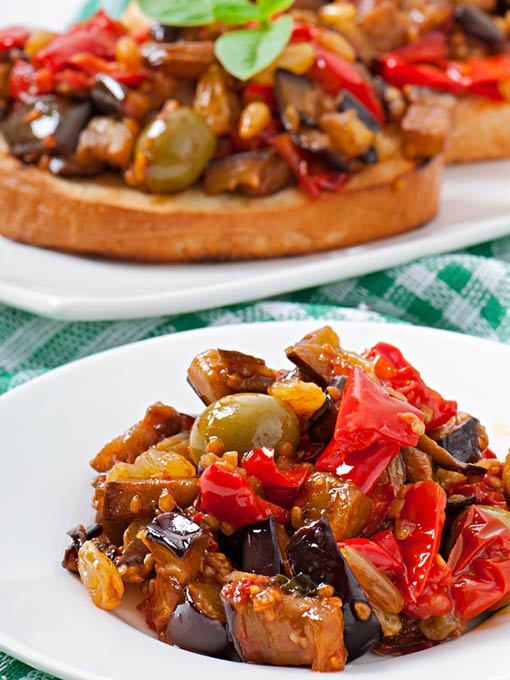 Ekmek üzerinde Caponata