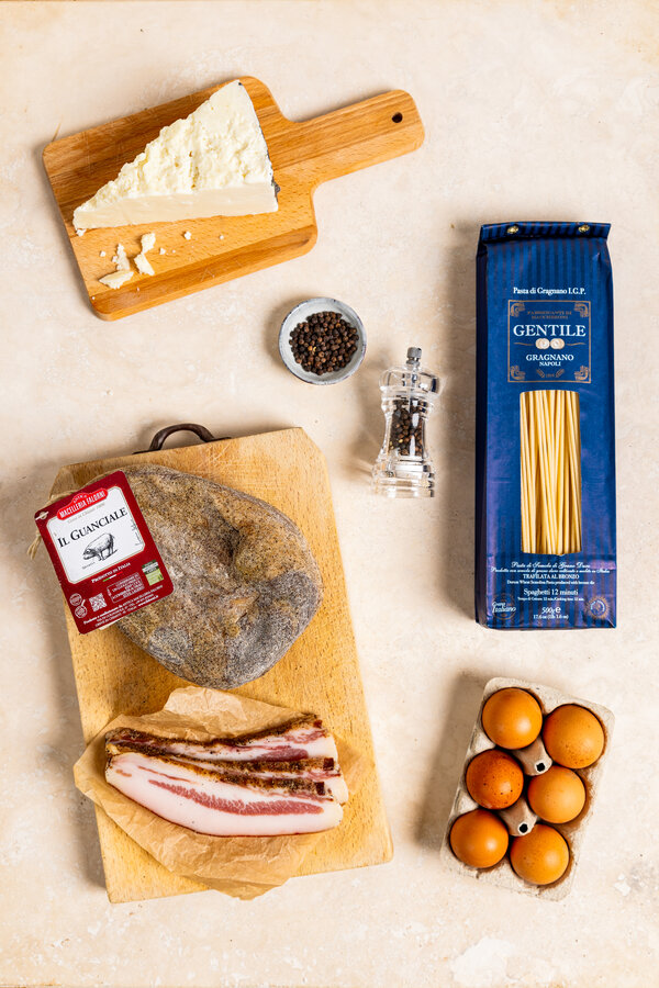 Carbonara için malzemeler