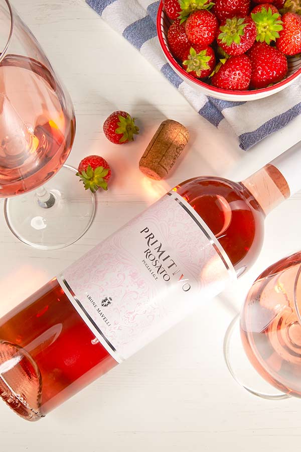 Bir şişe Primitivo Rosato