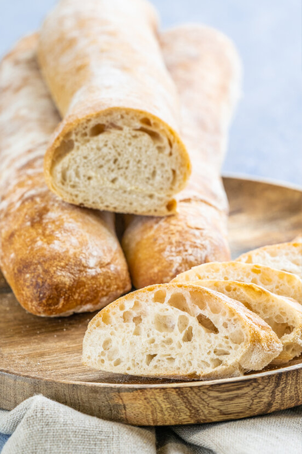   ciabatta ekmeğinin tipik havadar ve gözenekli kırıntısı