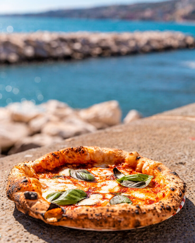 Napoli bölgesindeki Pizza Margherita